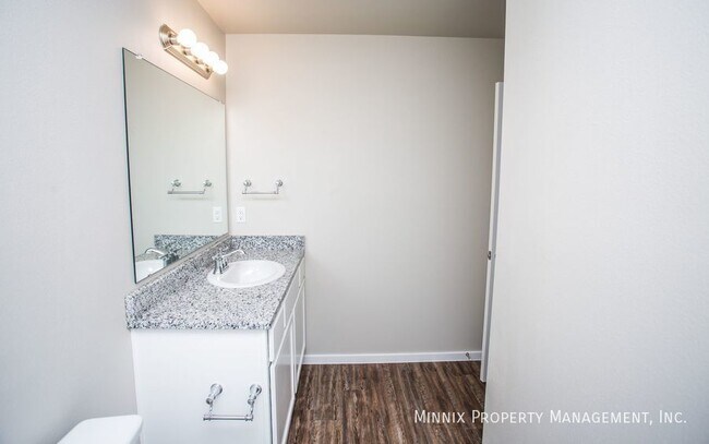 Building Photo - 1916 Langford Ave