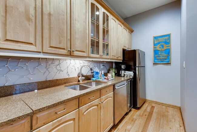 Foto del edificio - 1416 N Mohawk St