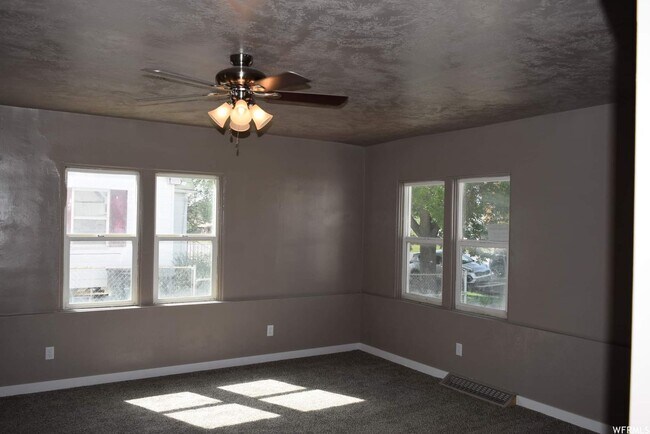 Building Photo - Great Home