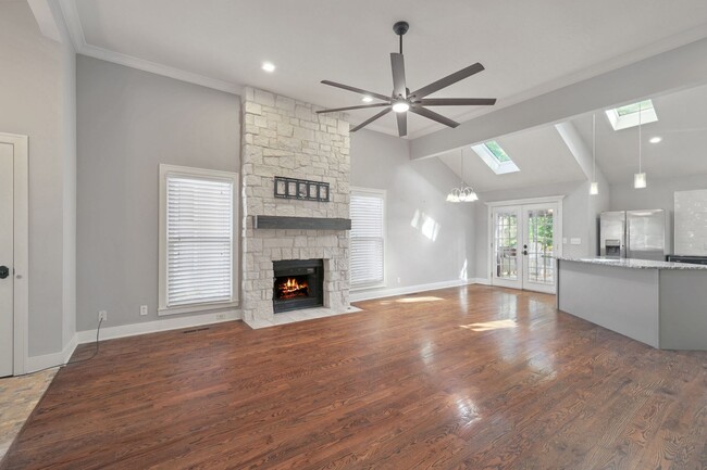 Building Photo - {10805} Gorgeous Remodel in Fantastic Location + One Level Living + Hardwood Floors & Granite Cou...