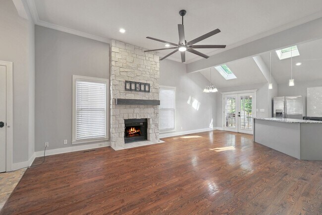 Foto del edificio - {10805} Gorgeous Remodel in Fantastic Location + One Level Living + Hardwood Floors & Granite Cou...