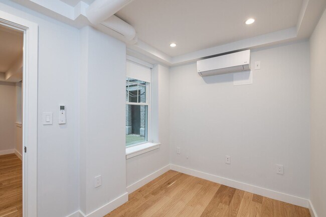 Foto del edificio - Charming 2 Bedroom-No Broker Fee