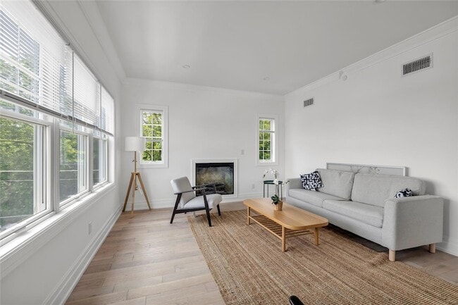 Building Photo - 22 Sagamore Hill Dr