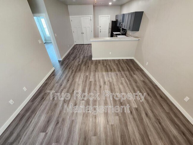 Foto del edificio - 422 E 13th St