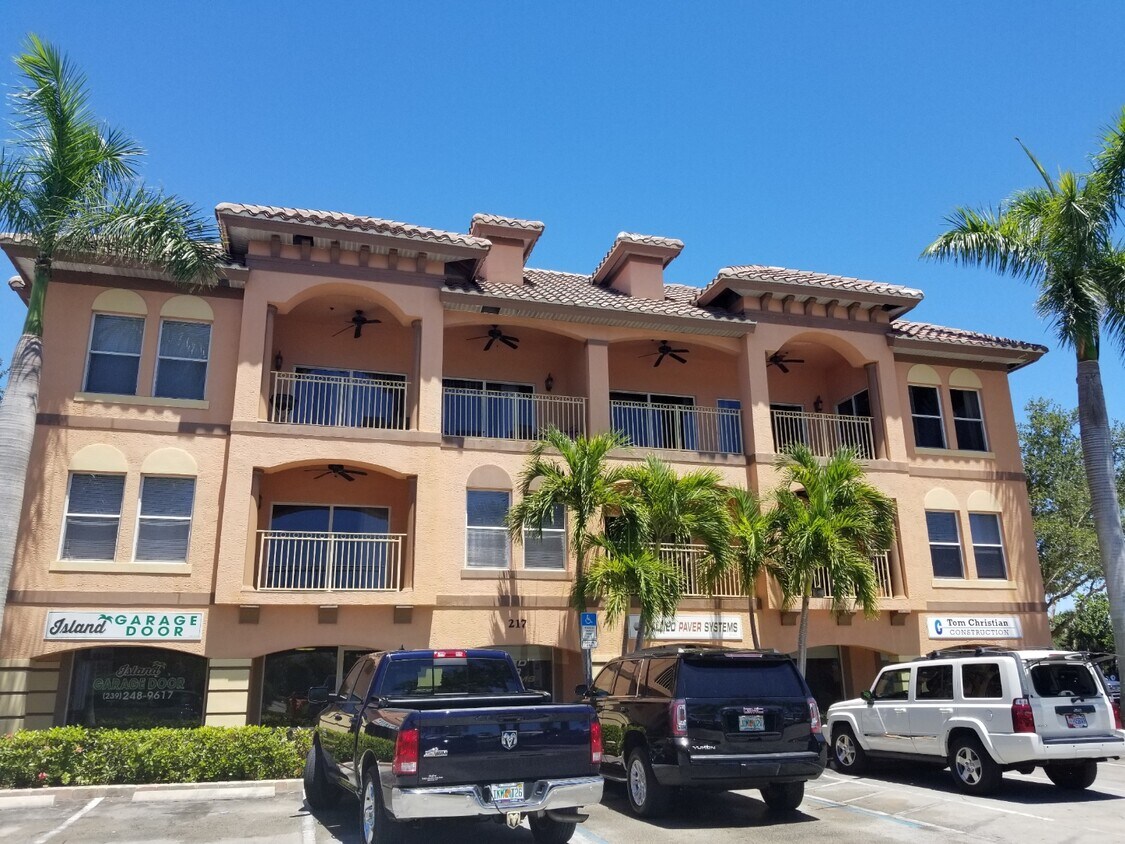 Primary Photo - 217 N Collier Blvd