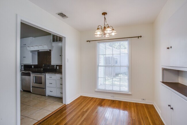 Foto del edificio - Pre-Leasing for July!