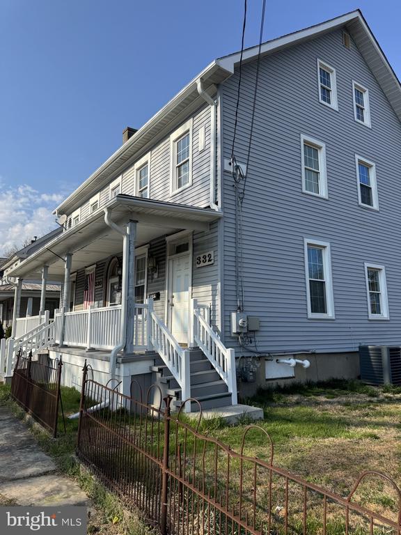 Building Photo - 332 E Broadway