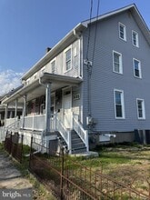 Building Photo - 332 E Broadway