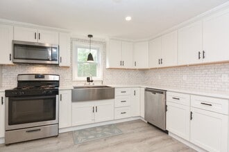 Building Photo - 8 Roberts Rd