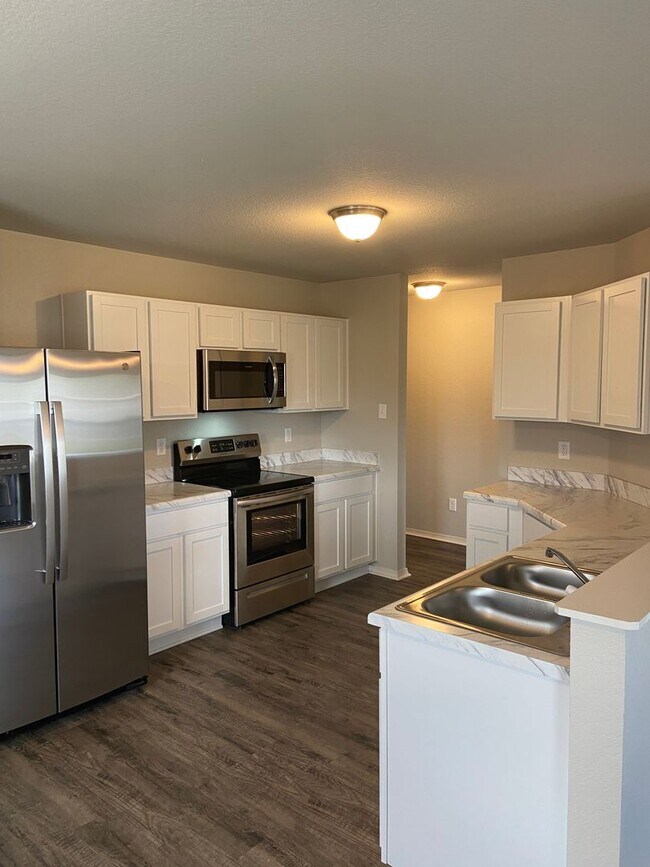 Foto del edificio - NO HIDDEN FEES!| Three Bedroom | Two Bath Home in Conrad Court