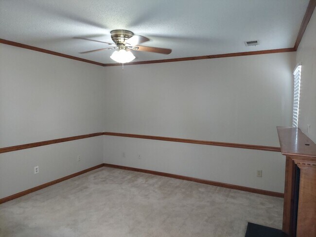 Foto del edificio - 3 BED / 2.5 BATH SINGLE FAMILY
