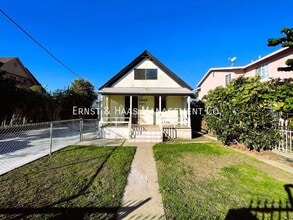 Building Photo - 1343 Walnut Ave