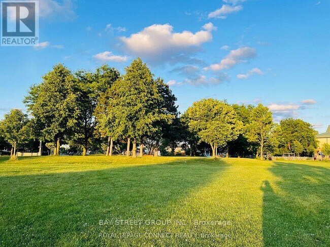 Photo du bâtiment - 173 Searle Ave