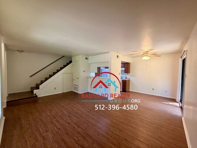 Foto del edificio - Available Now: 2 bed/1 bath duplex with car port