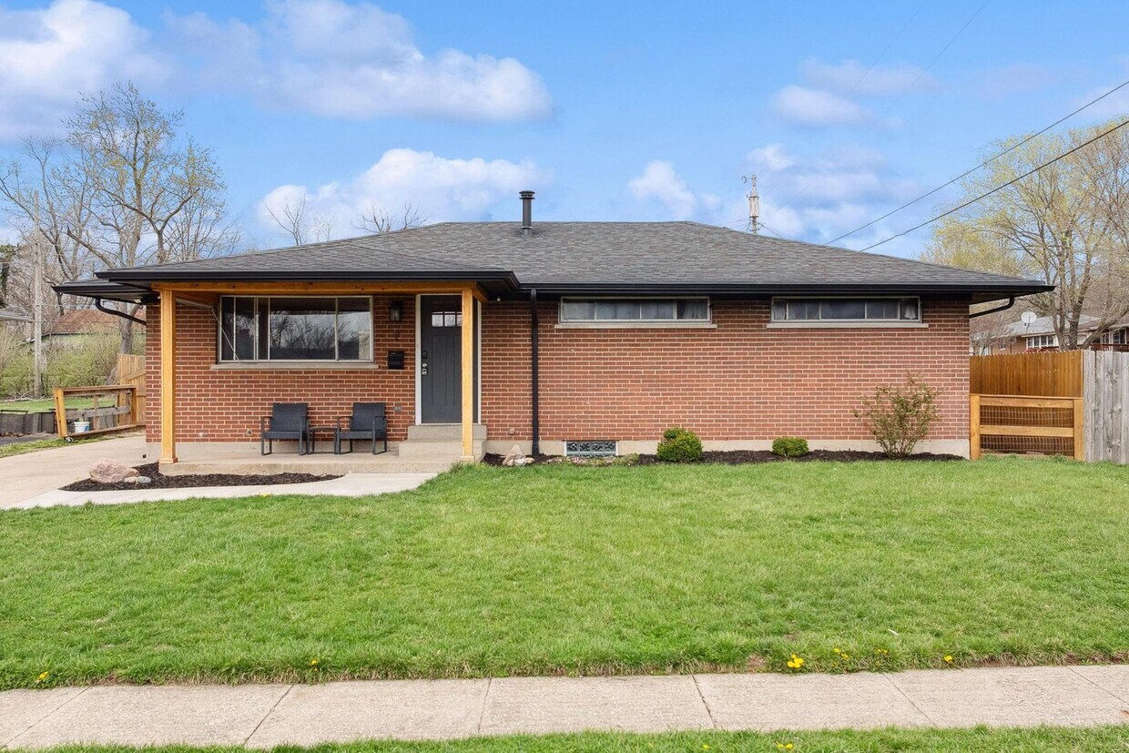 Foto principal - 3 Bedroom Ranch Home