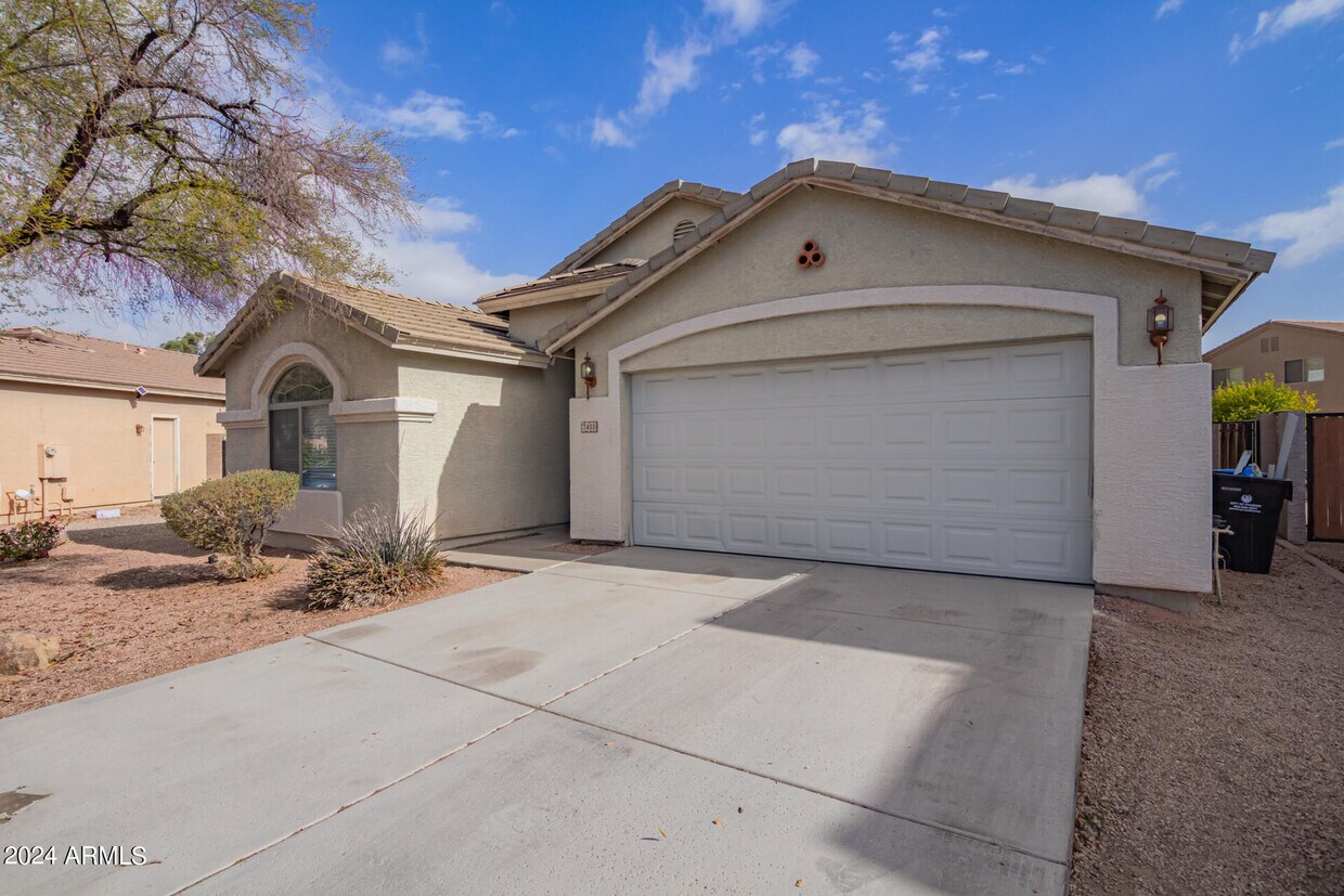 Primary Photo - 7411 S 38th Dr