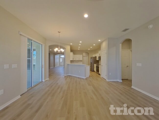 Foto del edificio - 6715 Castle Green Pl