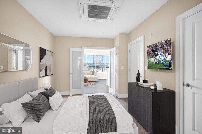 Foto del edificio - 235 N Christopher Columbus Blvd