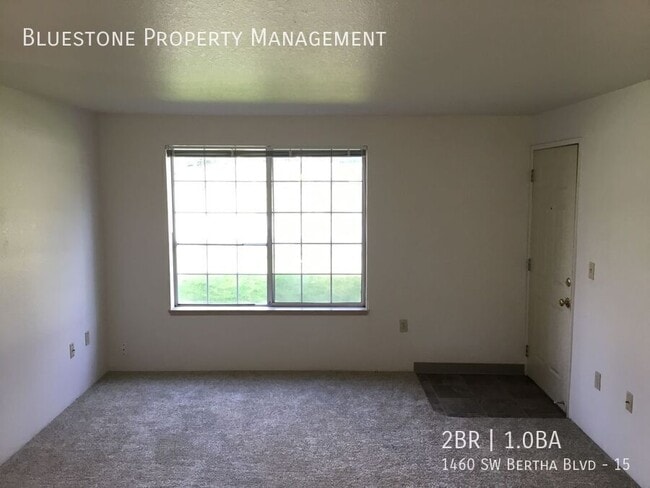 Foto del edificio - 1460 SW Bertha Blvd