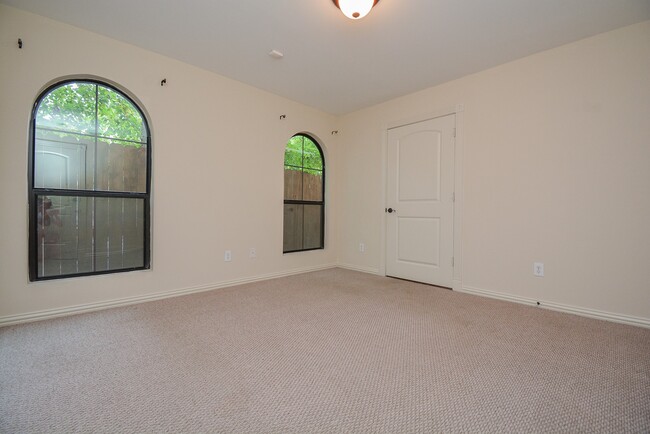 Building Photo - 5310 Larkin St