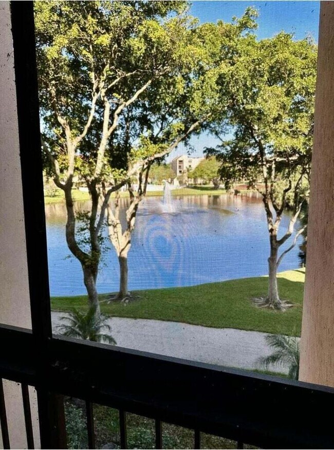 Foto del edificio - 955 Dotterel Rd