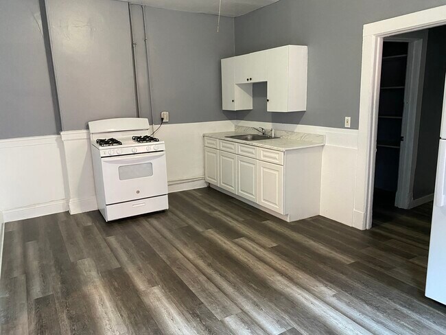 Kitchen - 360 Franklin Ave