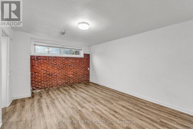 Building Photo - 5 Woodenhill Ct