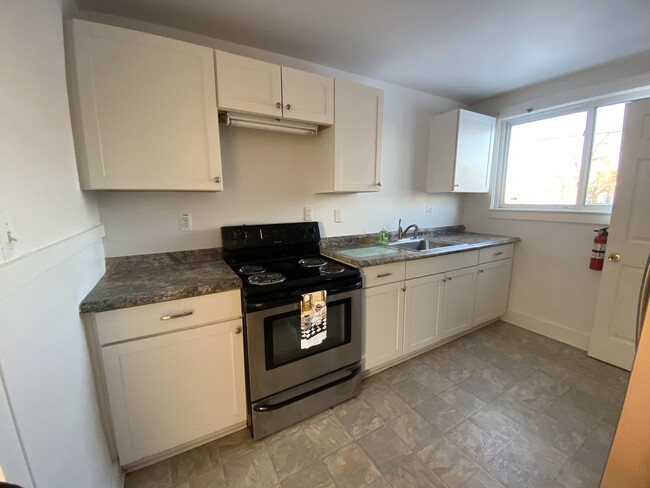 New appliances and extremely clean! - 1026 2nd St