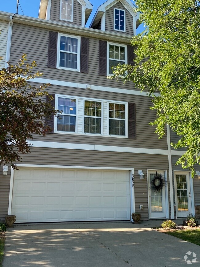 Building Photo - 3039 SW Arlan Ln