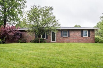 Building Photo - 115 Meadow Ln S