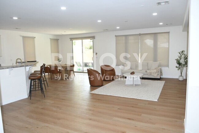 Foto del edificio - 10413 W Roanoke Ave