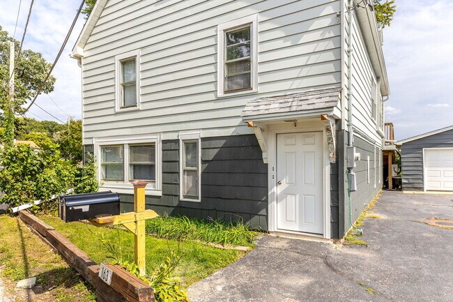 Foto del edificio - 163 Eagle Point Rd