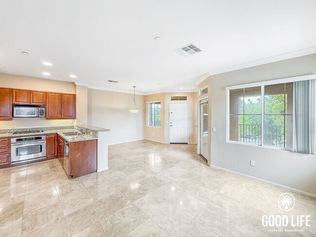 Foto del edificio - Bright 2BD/2BA Condo in Sabre Springs with Covered Balcony, In-Unit Laundry & Garage