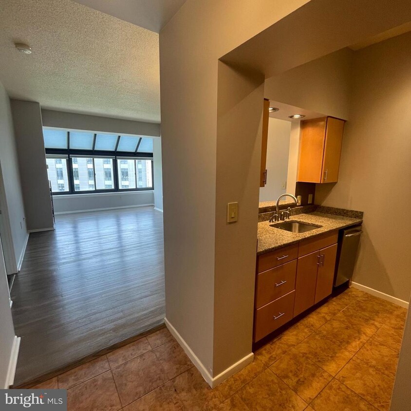 Foto principal - 2111 Wisconsin Ave NW