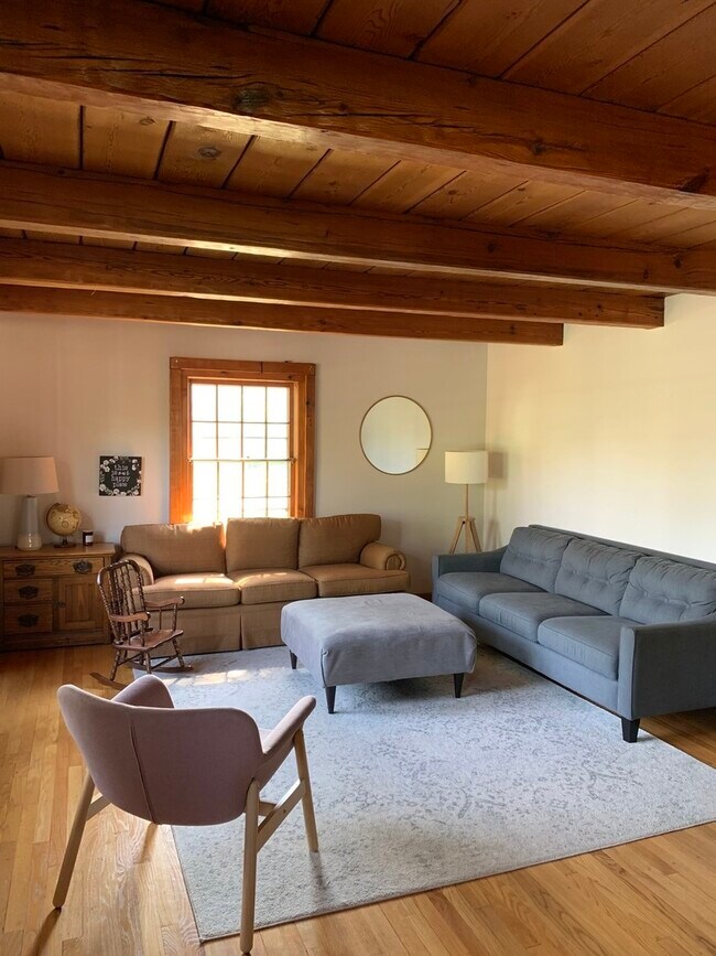 Building Photo - 426 E Prairie Ave