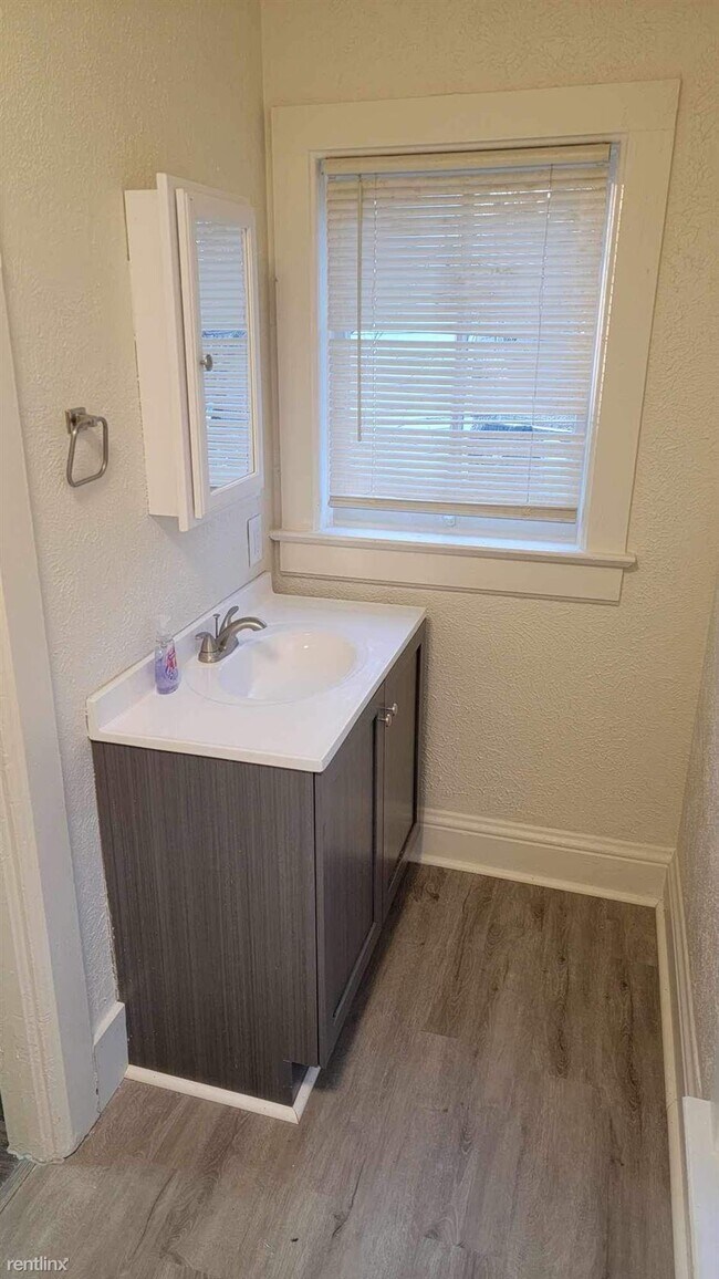Building Photo - 2 br, 1 bath House - 524 Vistula St  Apart...