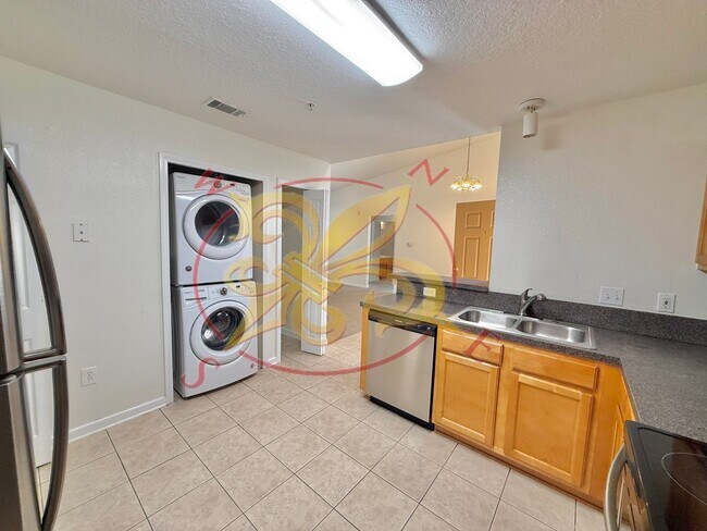 Building Photo - Manotak Oaks - 3/2 Upstairs Condo