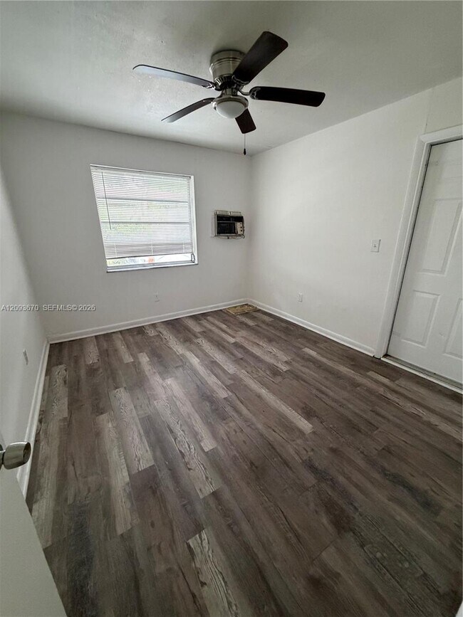 Foto del edificio - 1455 NE 146th St