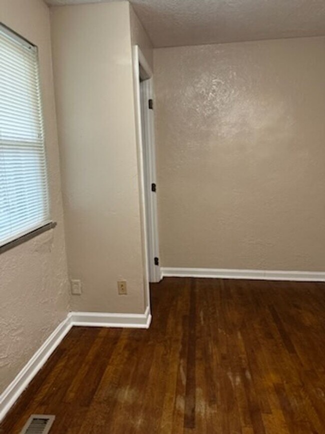 Foto del edificio - 3333-3335 Parkview Ave