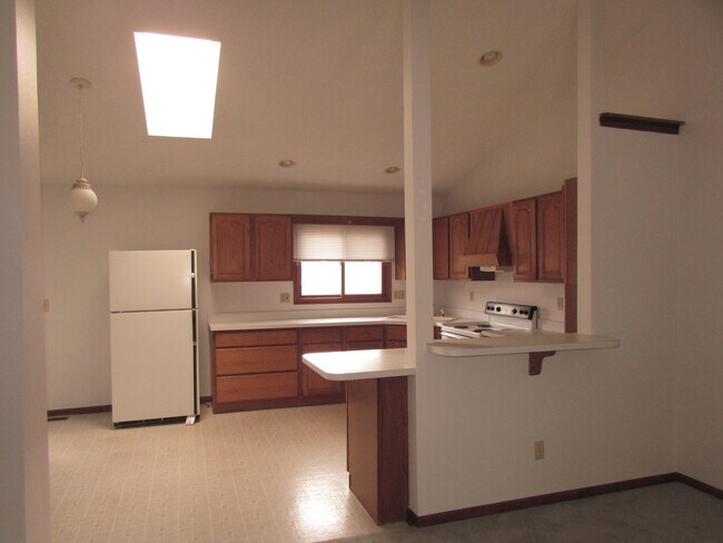 Foto del edificio - 3 BEDROOM | 2 BATH | DUPLEX | WEST