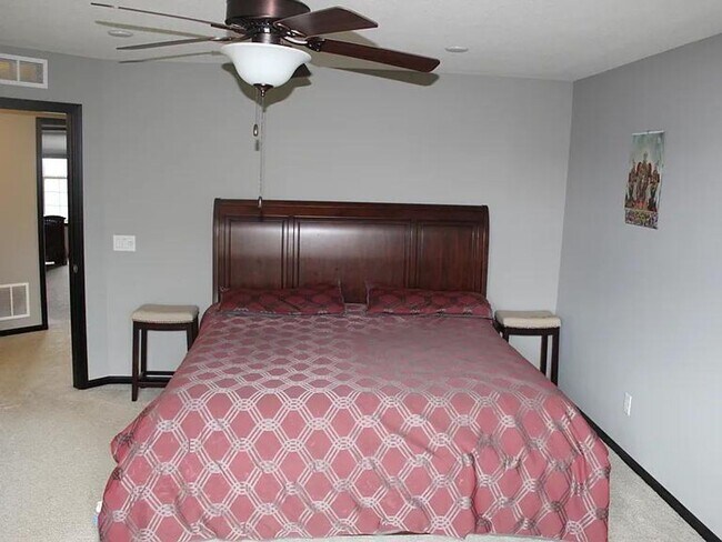 Foto del edificio - 5720 Ranier Ln N