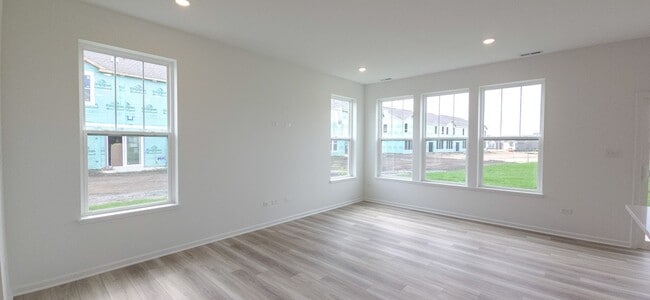 Building Photo - 8301 Kannon Dr