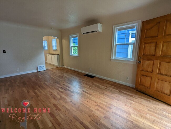 Foto del edificio - ADORABLE Olympia classic home with AIR CONDITIONING!!!