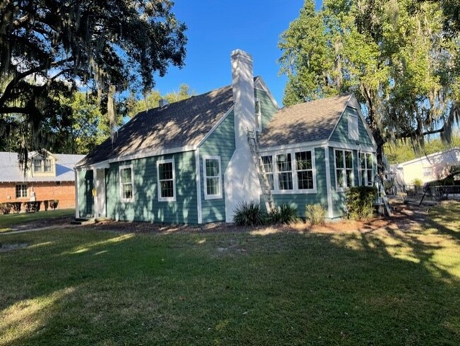 Building Photo - Downtown Mount Dora