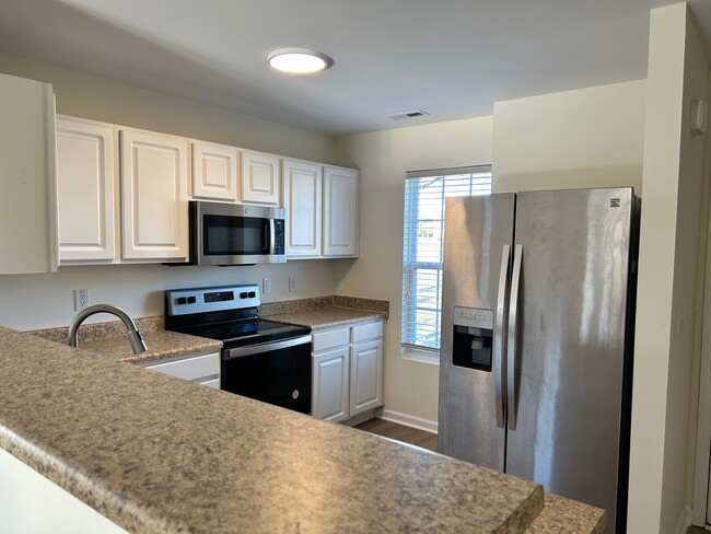 Building Photo - 1201 Plexor Ln