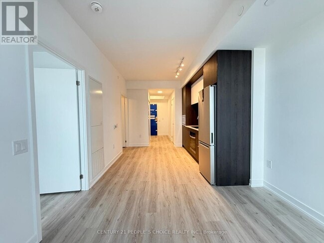 Building Photo - 395 Square One Dr