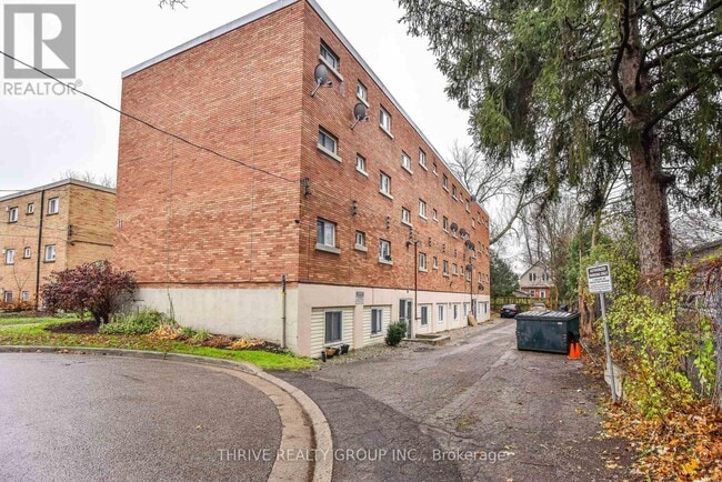 Photo du bâtiment - 11-11 McClary Ave