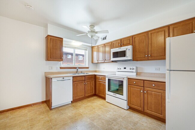 Foto del edificio - 9446 Bay Colony Dr