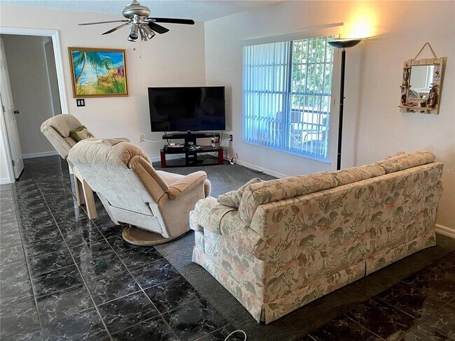 Foto del edificio - 23210 Olean Blvd