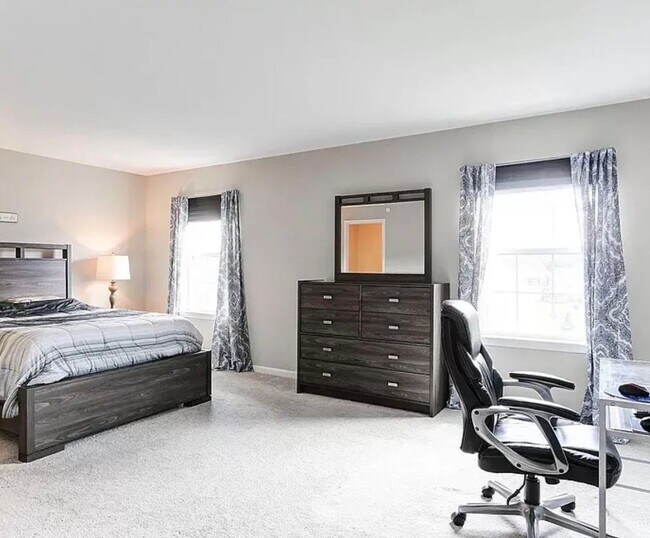 Foto del edificio - 3 bedroom 2.5 bathroom townhome for rent